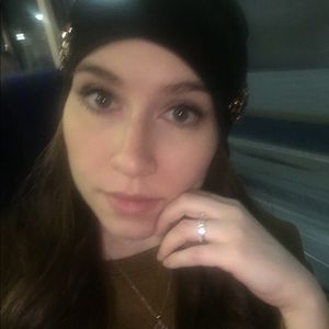 Meet your Posher, Cynthia